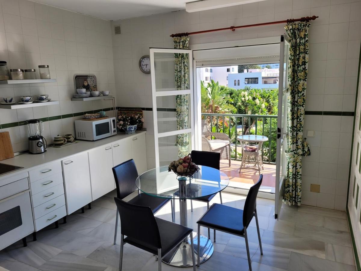 Beachfront Family In Puerto Banus Apartment